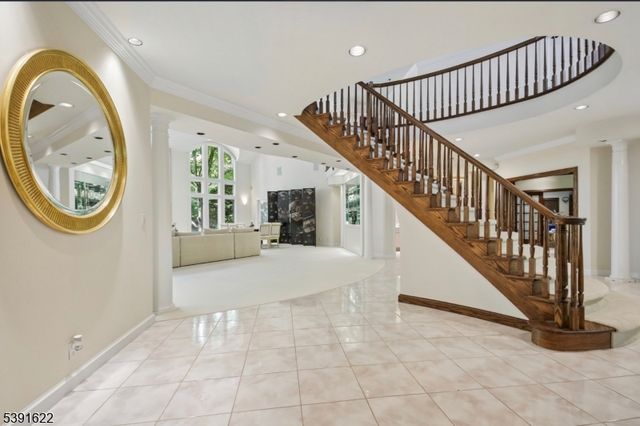 830 W Shore Dr, Kinnelon Boro, NJ 07405