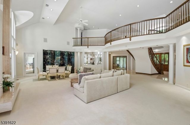 830 W Shore Dr, Kinnelon Boro, NJ 07405