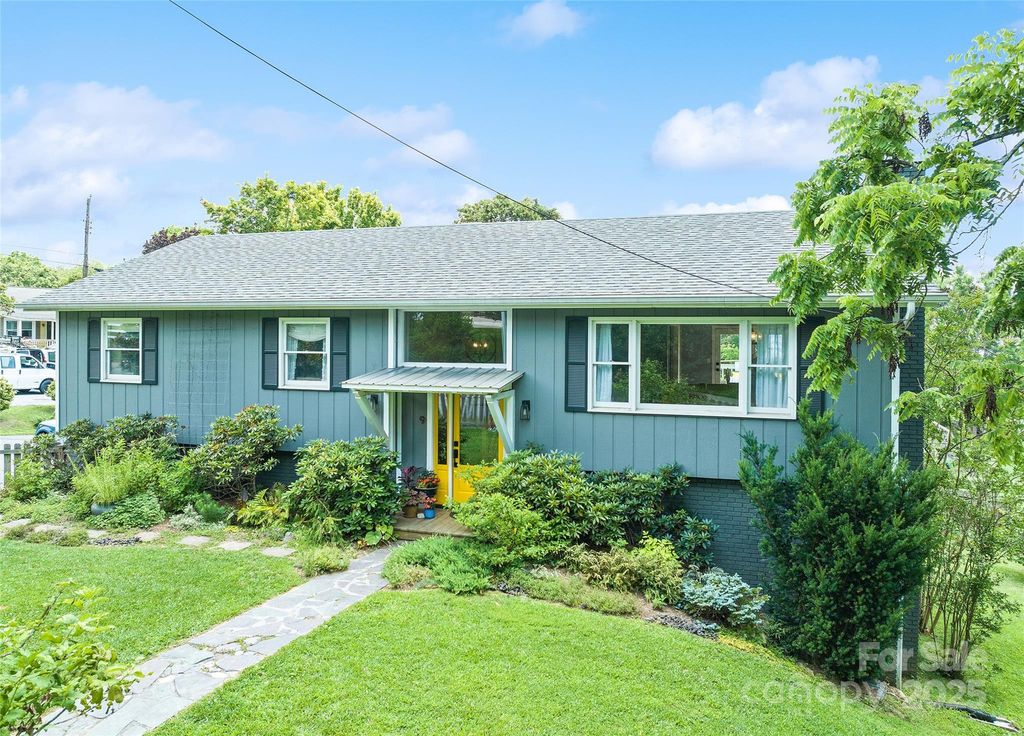 9 Hamburg Mountain Road, Weaverville, NC 28787