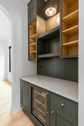 1310 N Eagle Street, Naperville, IL 60563