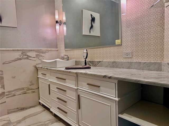 1238 E KENNEDY BOULEVARD 1001, Tampa, FL 33602