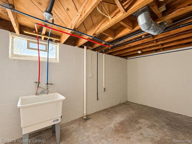 3167 E Outer Drive, Detroit, MI 48234