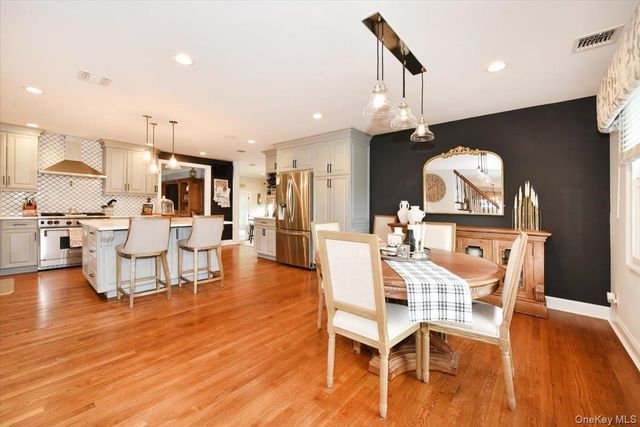 129 Commonwealth Avenue, Massapequa, NY 11758