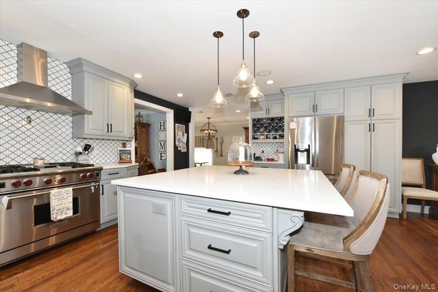129 Commonwealth Avenue, Massapequa, NY 11758
