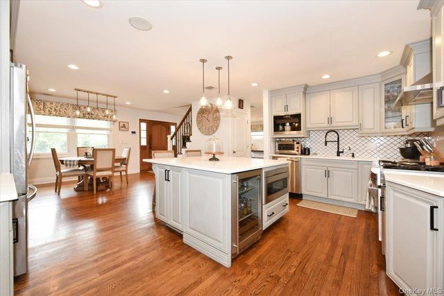 129 Commonwealth Avenue, Massapequa, NY 11758