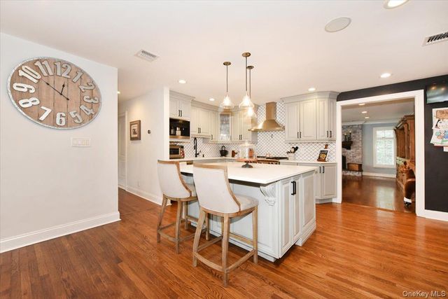 129 Commonwealth Avenue, Massapequa, NY 11758