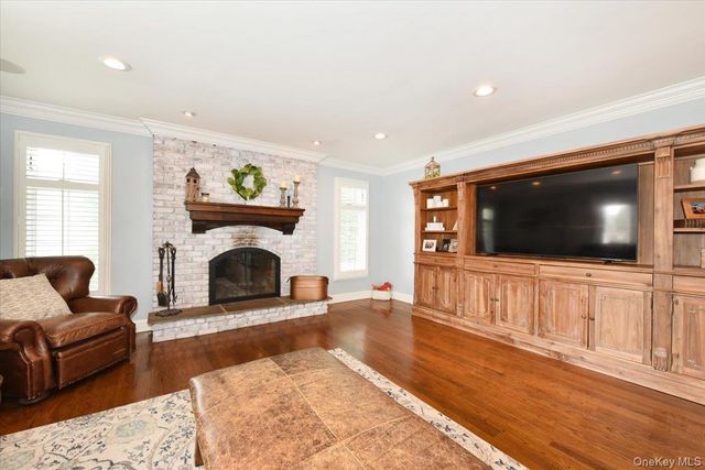 129 Commonwealth Avenue, Massapequa, NY 11758