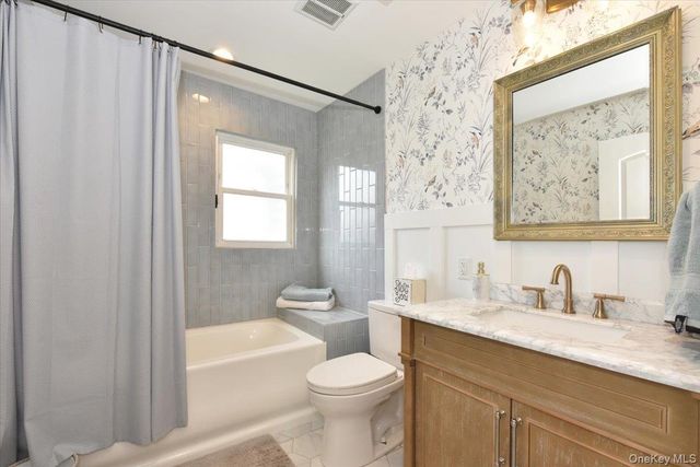 129 Commonwealth Avenue, Massapequa, NY 11758