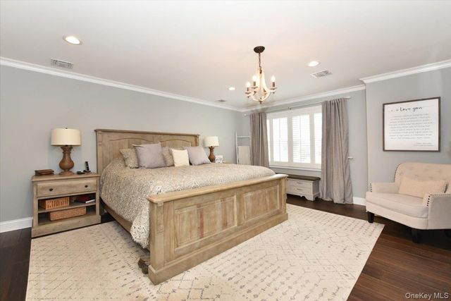 129 Commonwealth Avenue, Massapequa, NY 11758