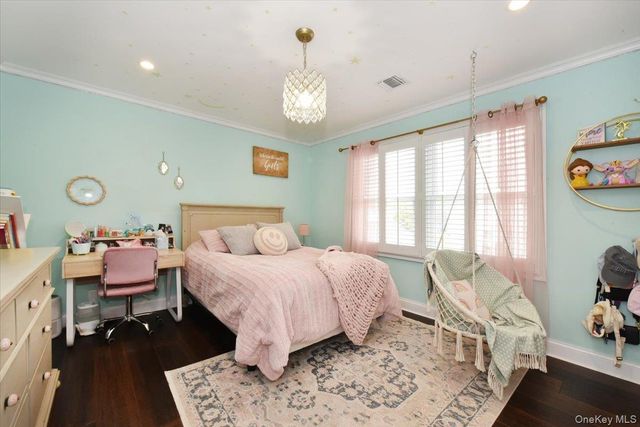 129 Commonwealth Avenue, Massapequa, NY 11758