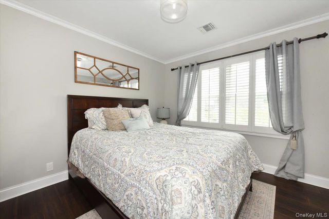 129 Commonwealth Avenue, Massapequa, NY 11758