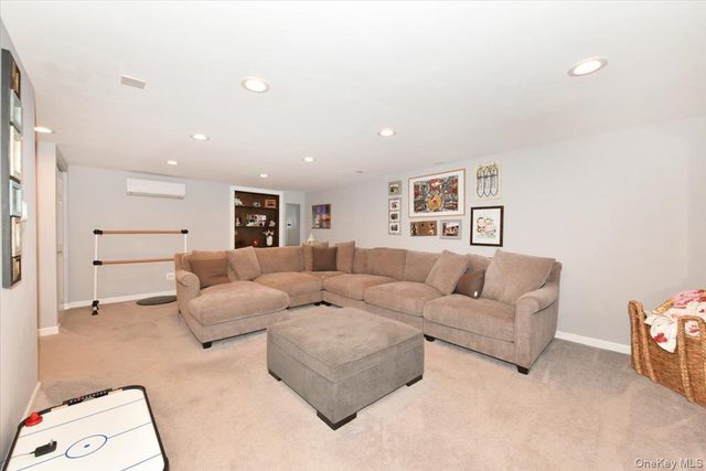 129 Commonwealth Avenue, Massapequa, NY 11758