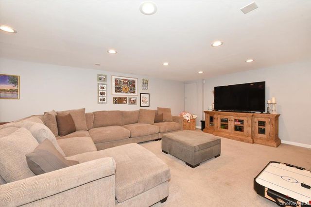 129 Commonwealth Avenue, Massapequa, NY 11758