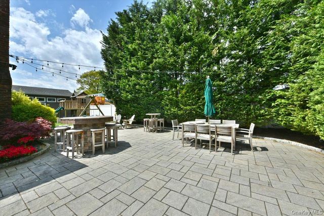 129 Commonwealth Avenue, Massapequa, NY 11758
