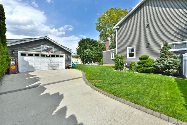 129 Commonwealth Avenue, Massapequa, NY 11758