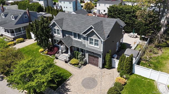 129 Commonwealth Avenue, Massapequa, NY 11758