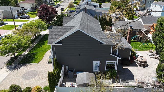 129 Commonwealth Avenue, Massapequa, NY 11758