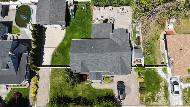 129 Commonwealth Avenue, Massapequa, NY 11758