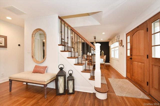 129 Commonwealth Avenue, Massapequa, NY 11758