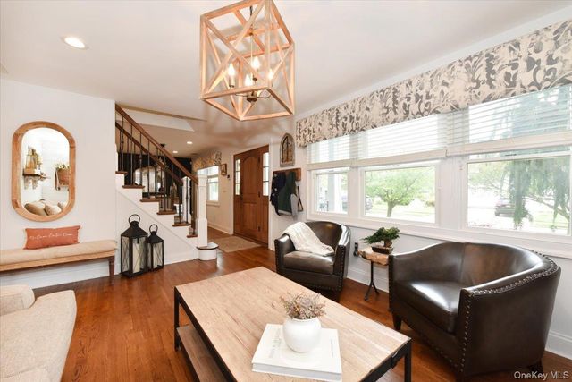 129 Commonwealth Avenue, Massapequa, NY 11758