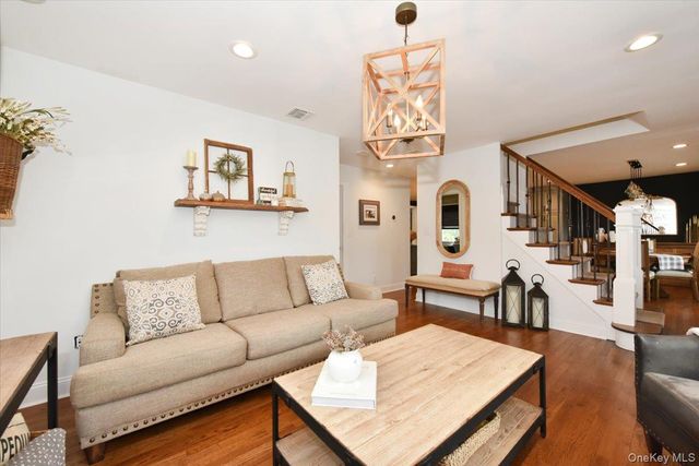 129 Commonwealth Avenue, Massapequa, NY 11758