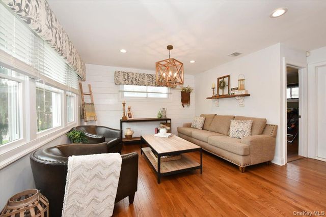 129 Commonwealth Avenue, Massapequa, NY 11758
