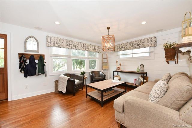 129 Commonwealth Avenue, Massapequa, NY 11758