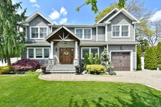 129 Commonwealth Avenue, Massapequa, NY 11758