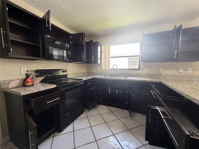 15600 Gauntlet Hall Mnr, Davie, FL 33331