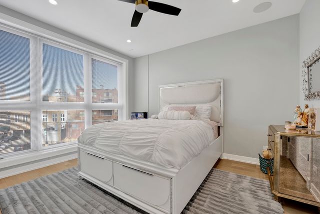 1533 W Barry Avenue 2, Chicago, IL 60657