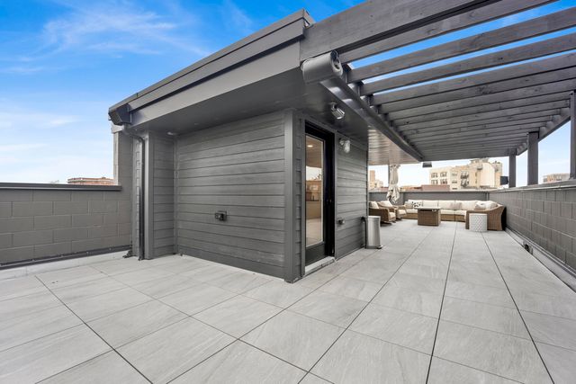 1533 W Barry Avenue 2, Chicago, IL 60657