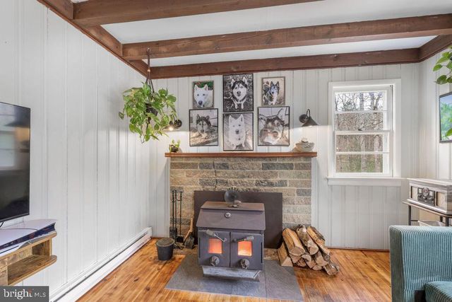 4992 SAINT DAVIDS CHURCH RD, Fort Valley, VA 22652