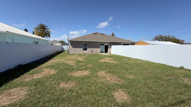2507 SE Charleston Drive, Port St. Lucie, Port St Lucie, FL 34952