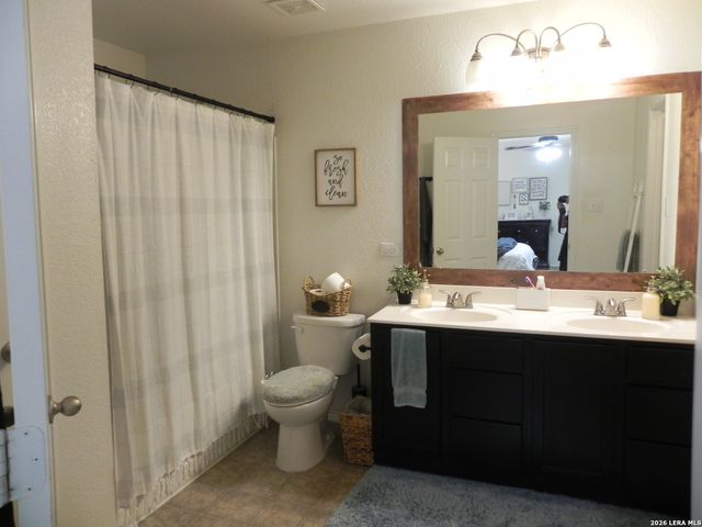 10211 FOSSIL VLY, San Antonio, TX 78245