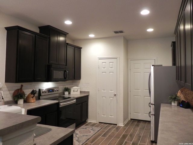 10211 FOSSIL VLY, San Antonio, TX 78245