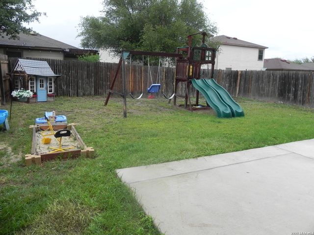 10211 FOSSIL VLY, San Antonio, TX 78245