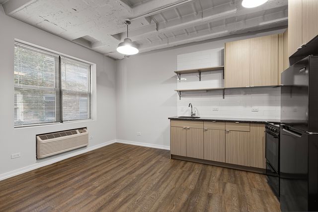 5718 N Winthrop Avenue 404, Chicago, IL 60660