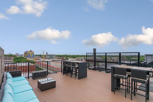 5718 N Winthrop Avenue 404, Chicago, IL 60660