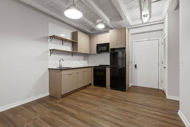 5718 N Winthrop Avenue 404, Chicago, IL 60660