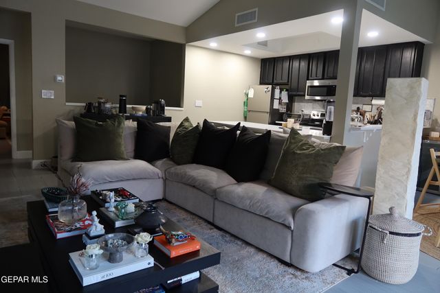 4614 N Stanton G49, El Paso, TX 79902