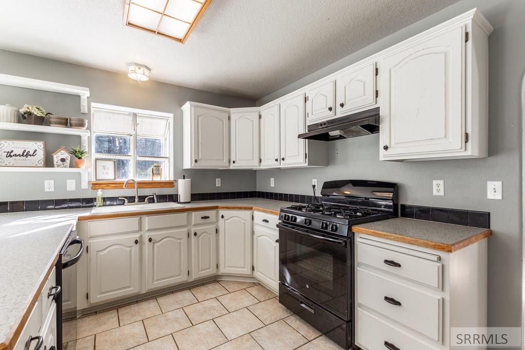 Image 10 of property listing at 1305 Lyn Drive, Blackfoot, ID 83221