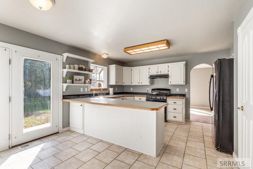 Image 9 of property listing at 1305 Lyn Drive, Blackfoot, ID 83221