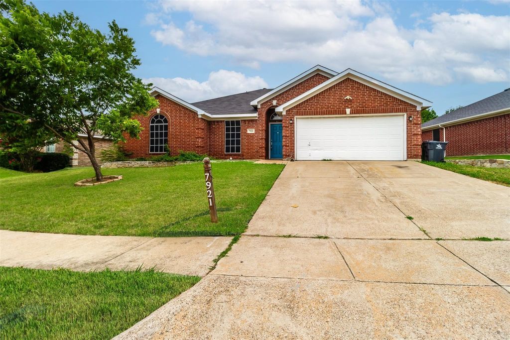 7921 Rattlers Court, Arlington, TX 76002