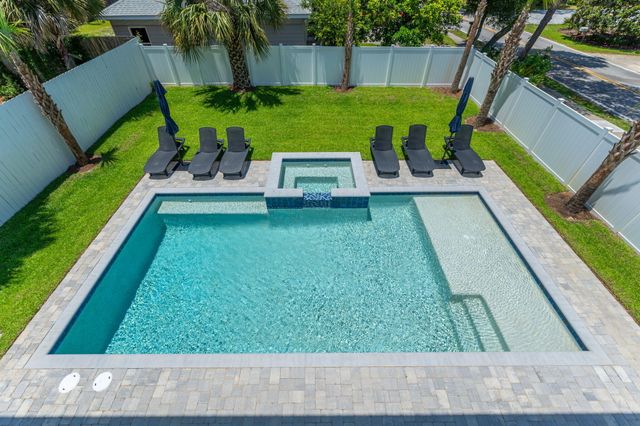 4550 Luke Avenue, Destin, FL 32541