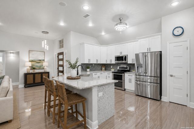 6618 LOST SPRING DR, San Antonio, TX 78256