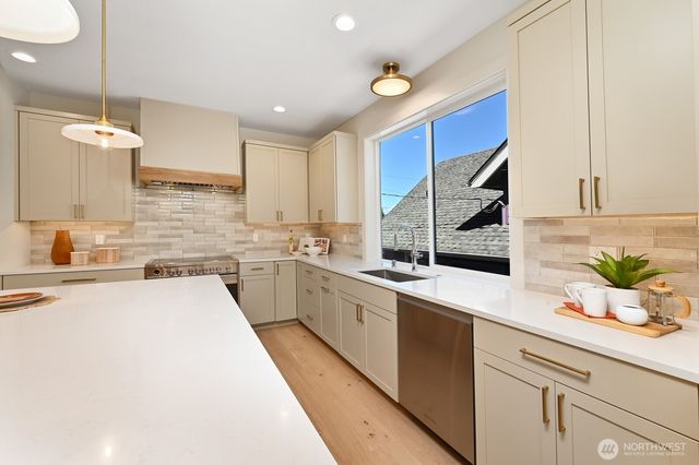 5620 6th Ave NW, Seattle, WA 98107