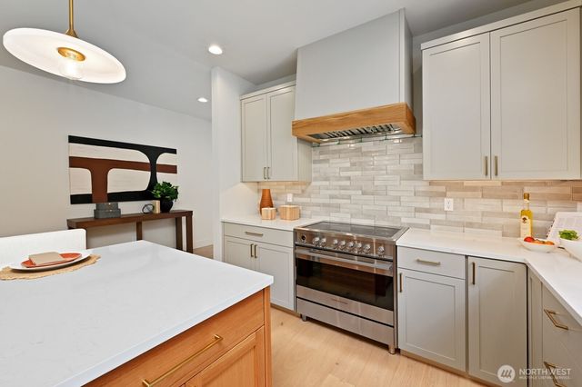 5620 6th Ave NW, Seattle, WA 98107