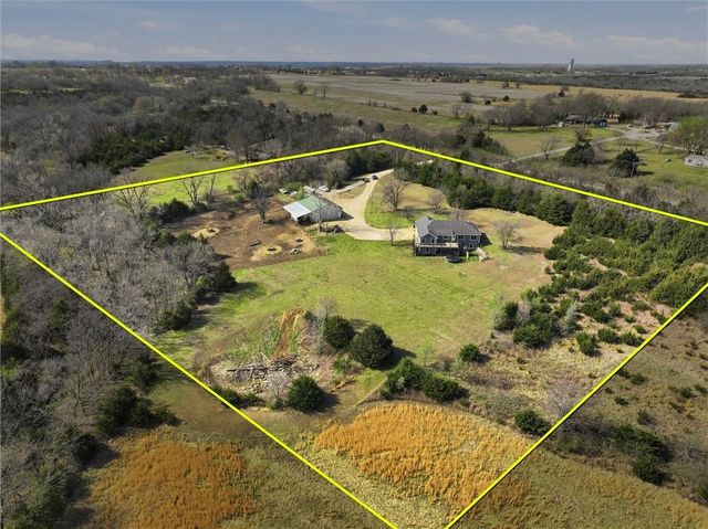 1902 E 300 Road, Lecompton, KS 66050