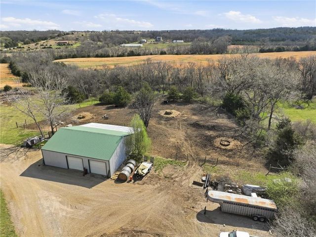 1902 E 300 Road, Lecompton, KS 66050