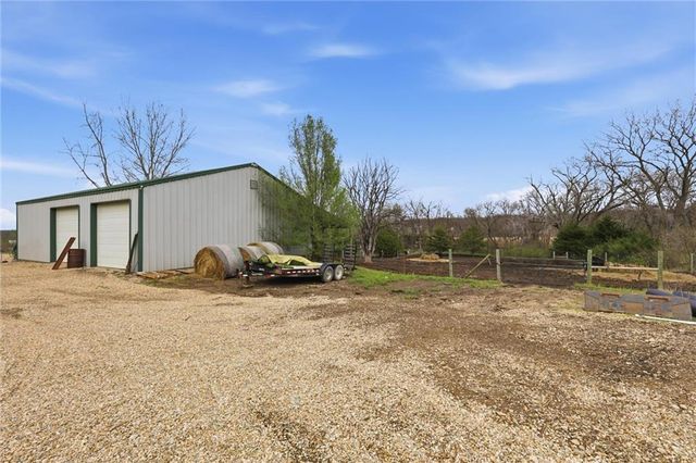 1902 E 300 Road, Lecompton, KS 66050